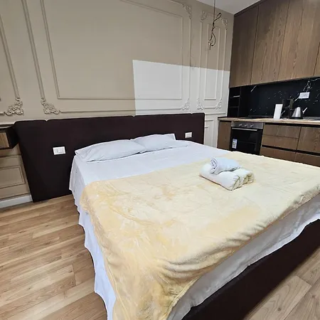 Square 21 Apartment 3 * Tirana